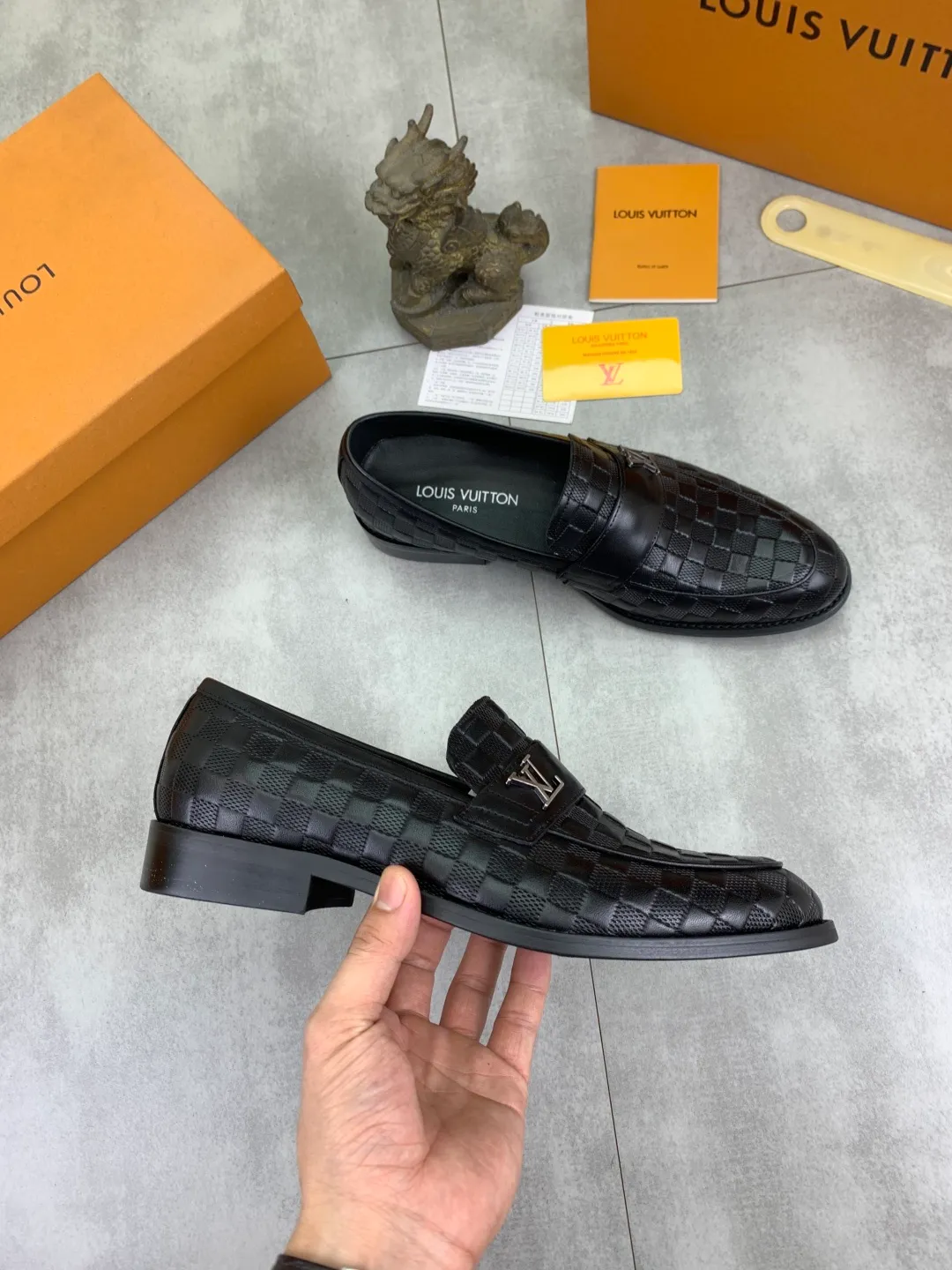Men's Men's Shoes 💰P420 [New Style] 💰Yangli💎💎💎[Louis Vuitton] LV high-end men's formal business leather shoes, original order 1:1! Original imported calfskin, original metal buckle, imported sheepskin lining for feet, original outsole, men's shoe size: 39-45 (38.46 customized) black optional